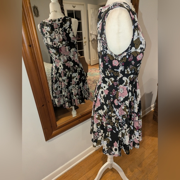 Maison Jules Black Midi Dress with Pink & White Floral Print - Picture 4 of 7